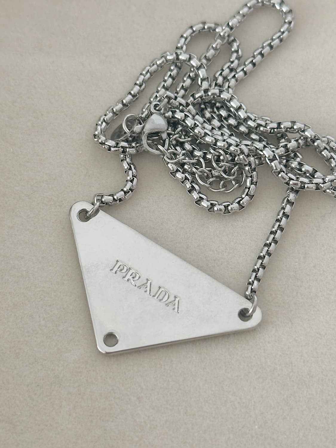 프라다 삼각로고 남자 롱체인 목걸이 (실버블랙) 상품이미지3