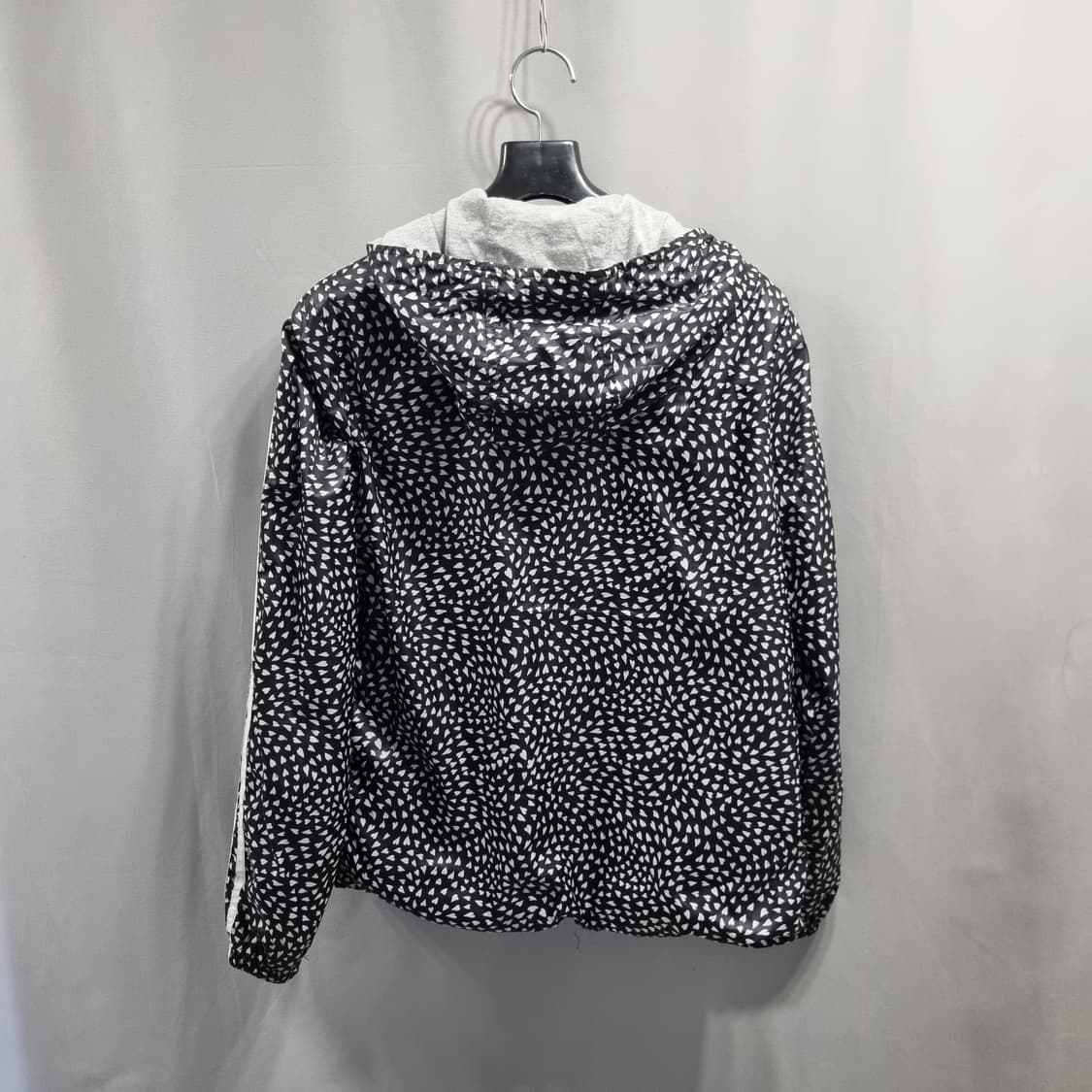 아디다스 블랙 하트 패턴 윈드브레이커 상품이미지2