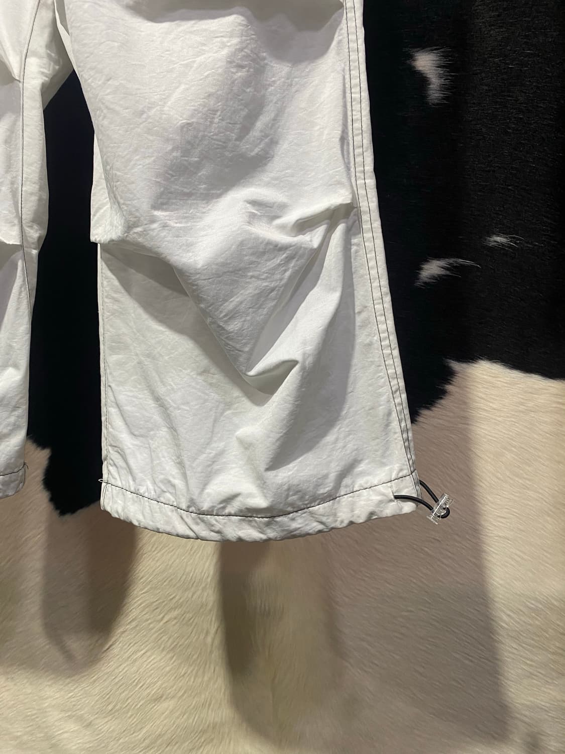 9090 백포켓 자수 디테일 나일론 핀턱 팬츠 상품이미지8