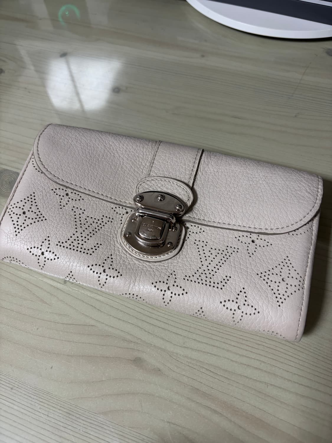 루이비통 마히나 장지갑 상품이미지1