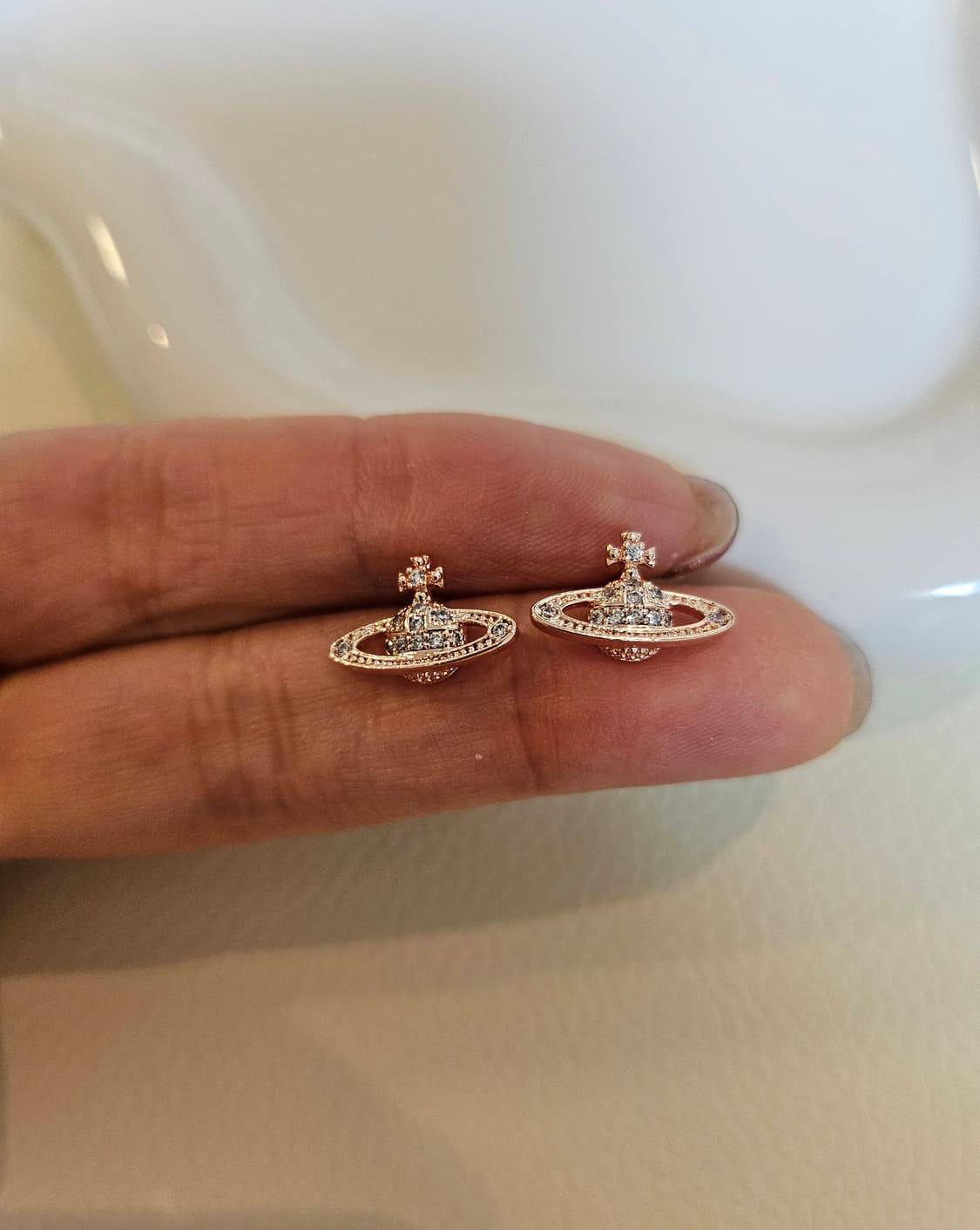 비비안웨스트우드 업사이클링 로즈골드 미니 귀걸이 상품이미지6