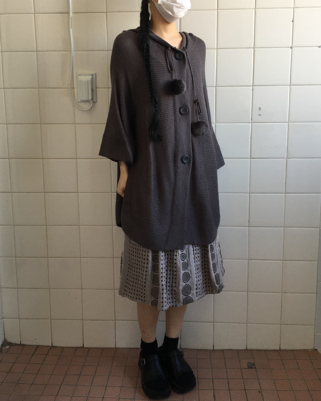 Pom pom hood knit cape 상품이미지6