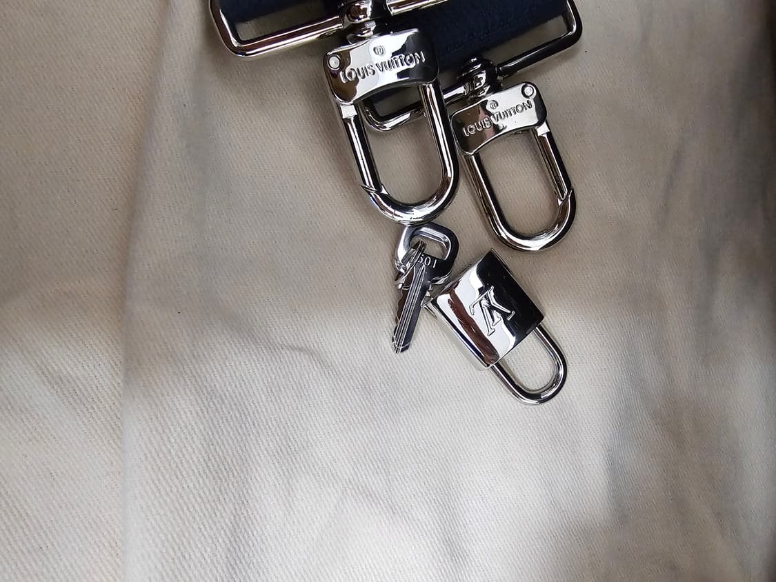 루이비통 퍼렐 한정판 그라데이션 키폴52 블루 (새상품) 상품이미지6