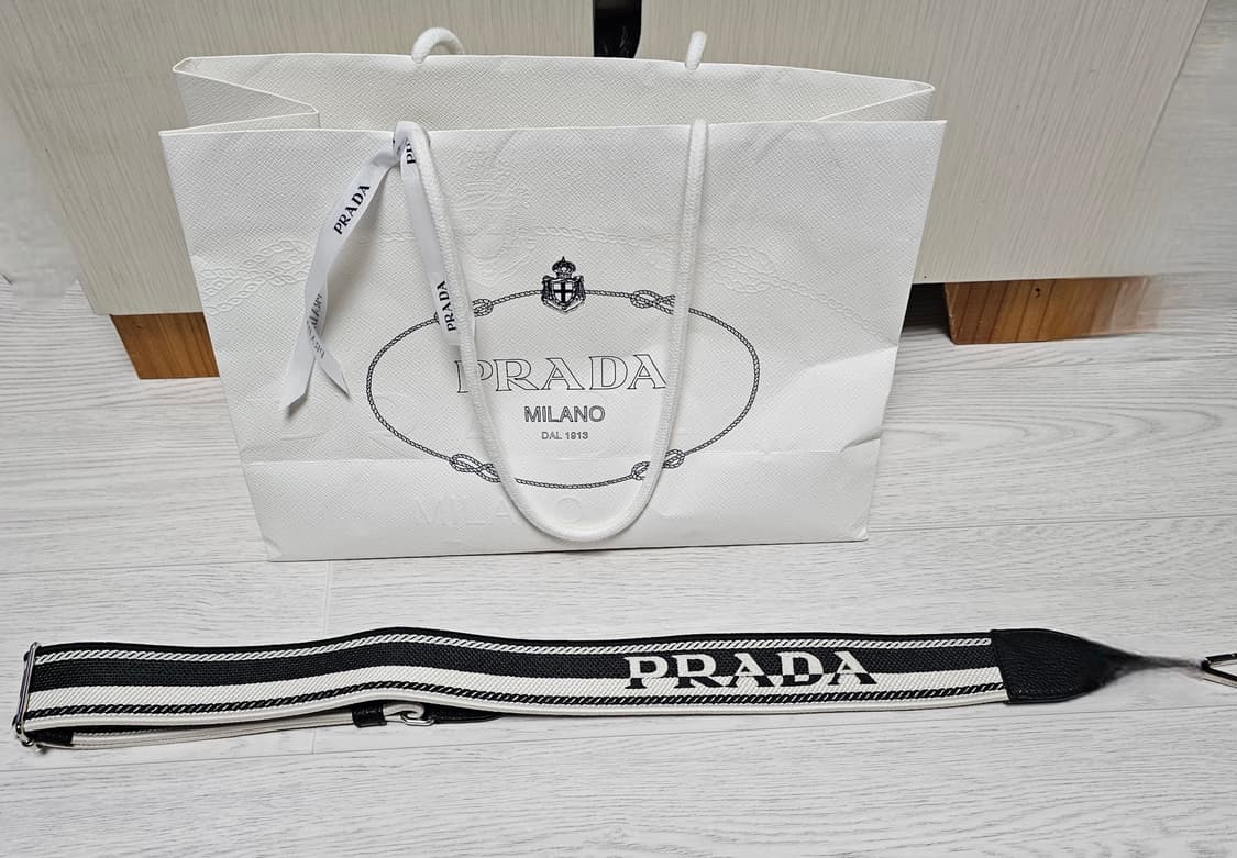 미사용 정품 프라다(1BC145) 은장 스트랩  상품이미지4