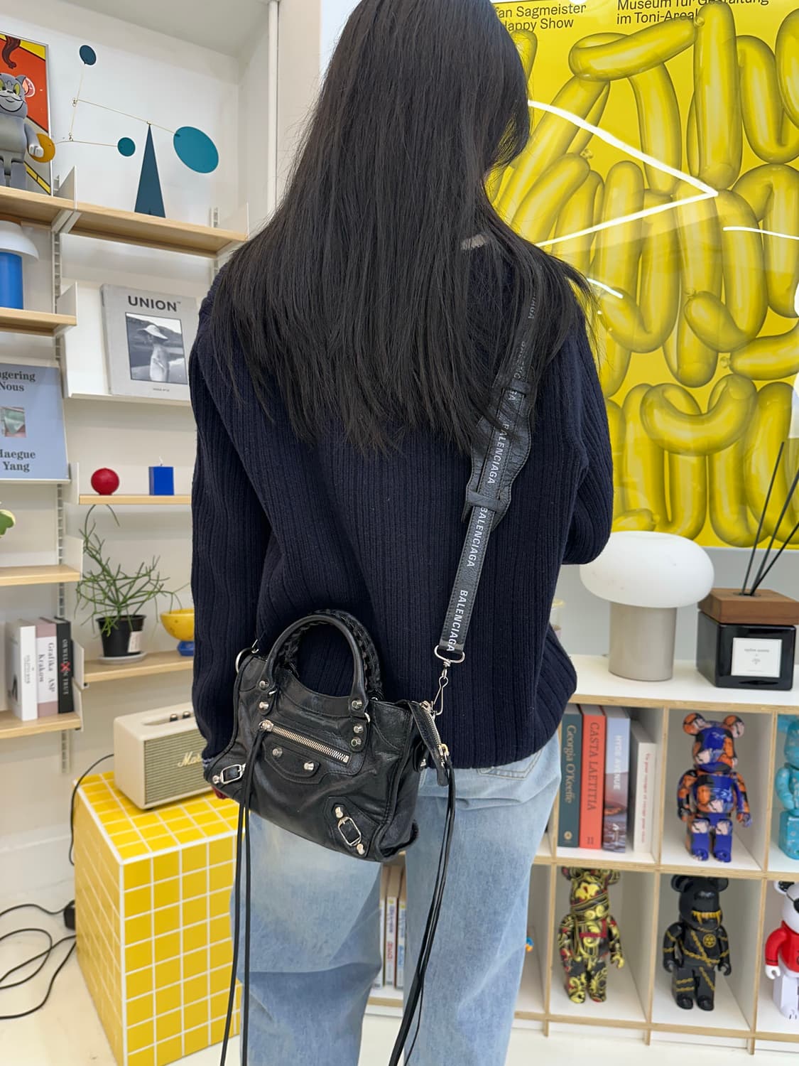 [A 정품] 발렌시아가 시티 모터백 미니 블랙 로고스트랩 상품이미지8