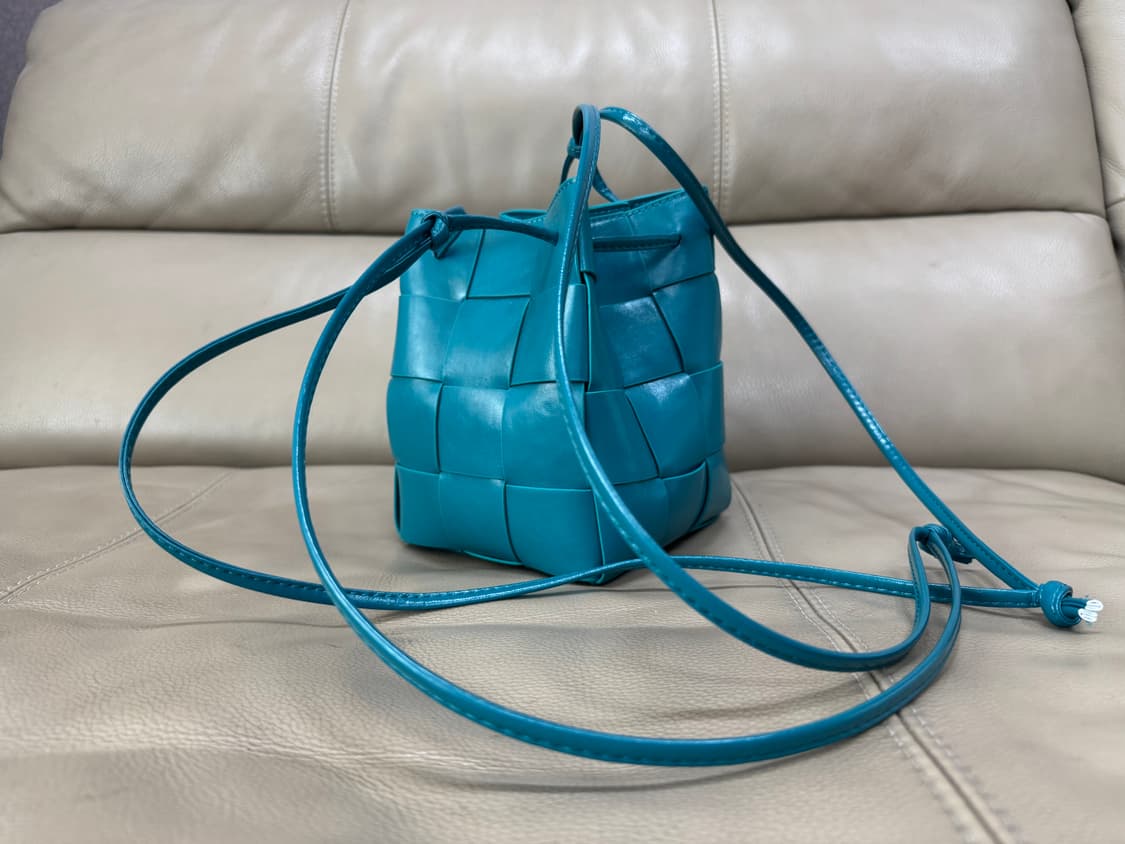 새제품 터쿼이즈컬러 소가죽 위빙백 상품이미지1