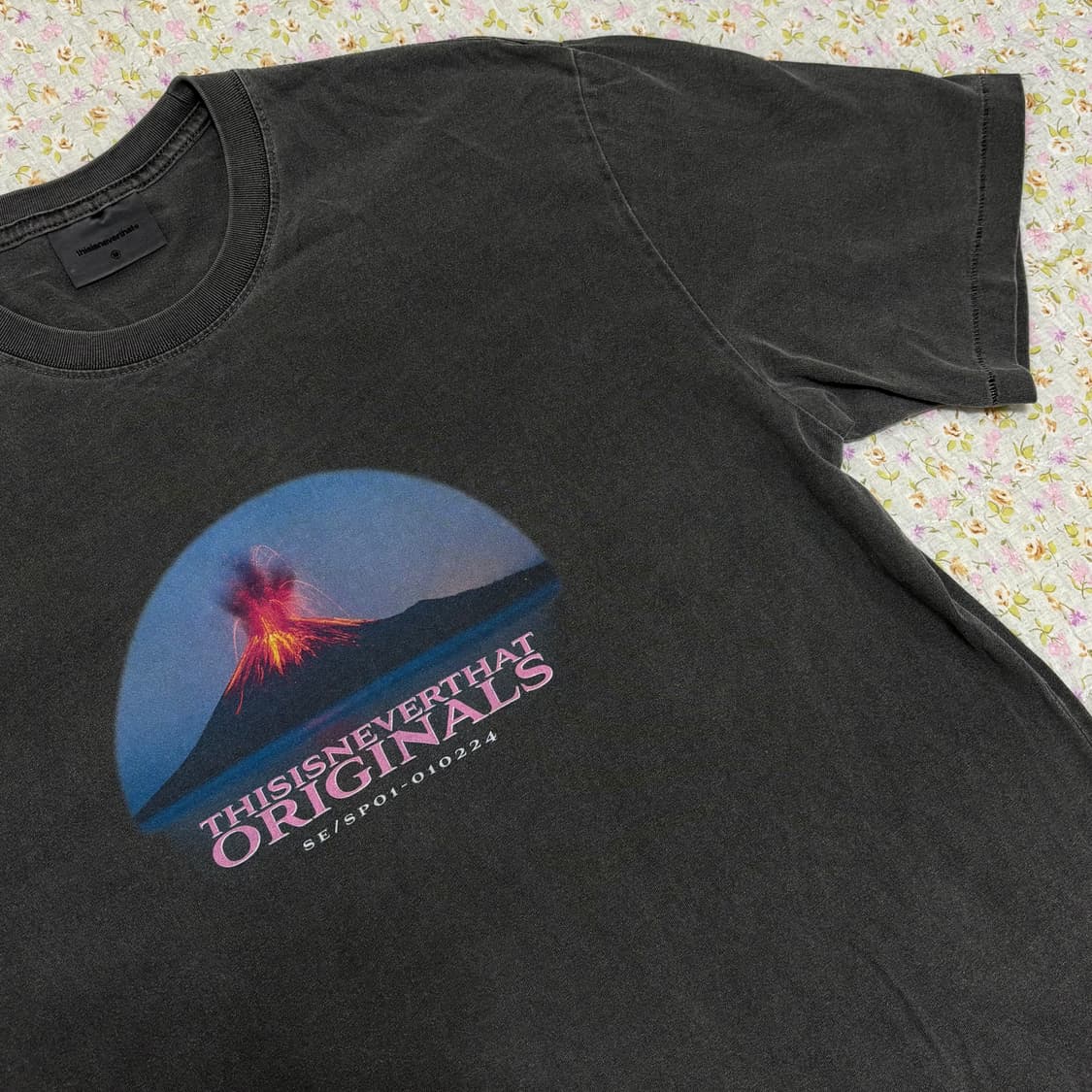 디스이즈네버댓 볼케이노 티셔츠 (남녀공용) 상품이미지3