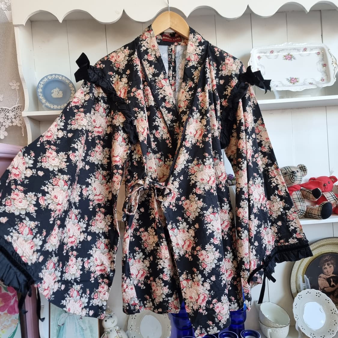 로즈 블랙 프릴 기모노 랩 블라우스 상품이미지5