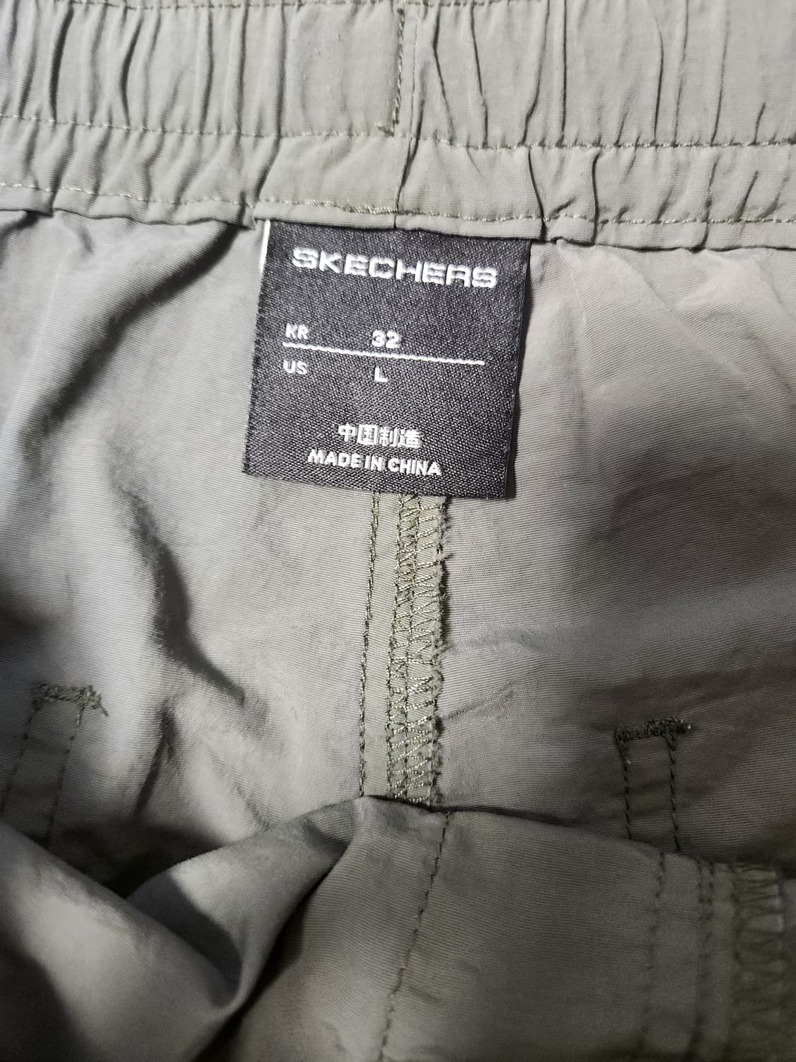 스케쳐스 퍼포먼스 카키색 밴딩 반바지 사이즈32 L

약간의 사용감 외에 상품이미지8