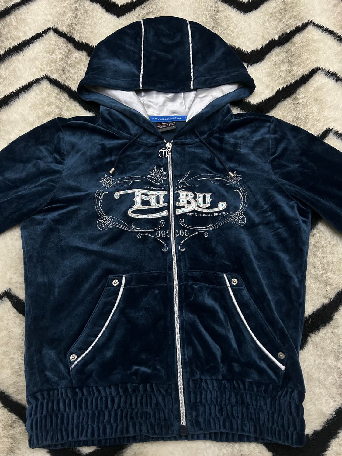 [S]Fubu 글리터 큐빅 벨루어 크롭 후드집업/짙은네이비 상품이미지3