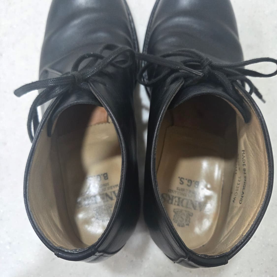 샌더스 BLACK WAXY LEATHER B.G.S CHUKKA BOOT 상품이미지6