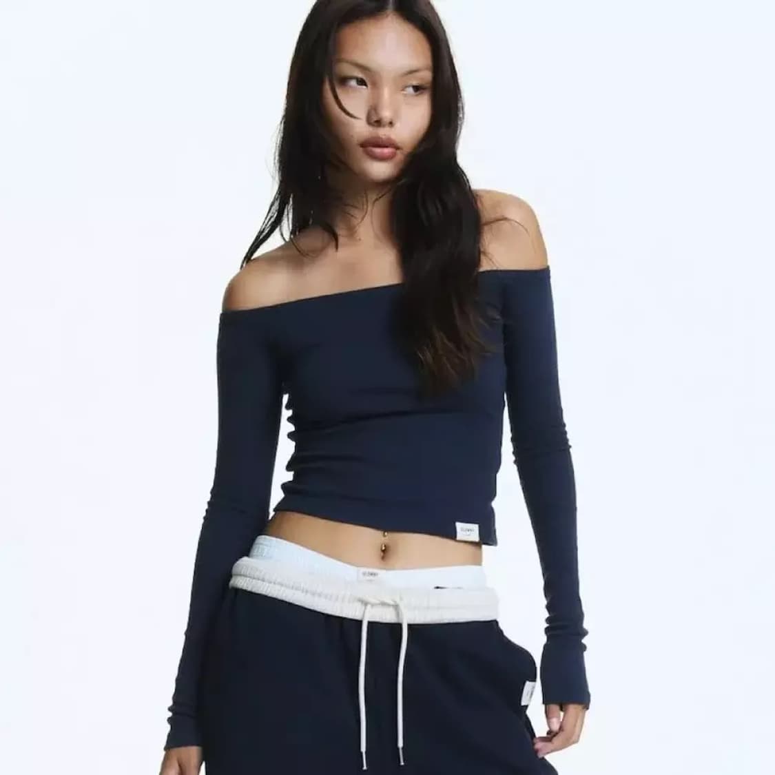 글로니 오프숄더 롱 슬리브 네이비 G OFF SHOULDER 상품이미지1