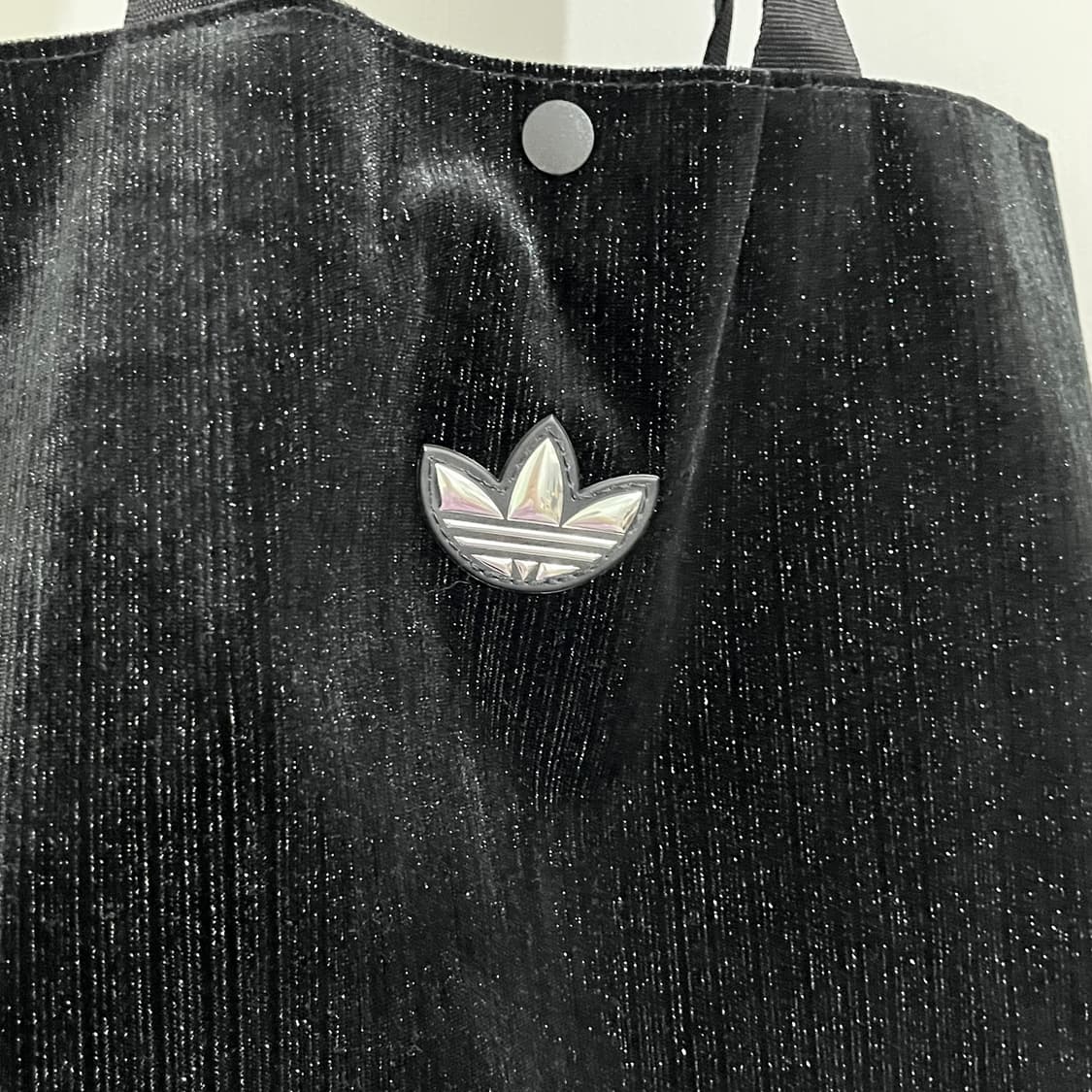 아디다스 글램 고스 벨벳 쇼퍼백 블랙(거의새상품/정품) 상품이미지4