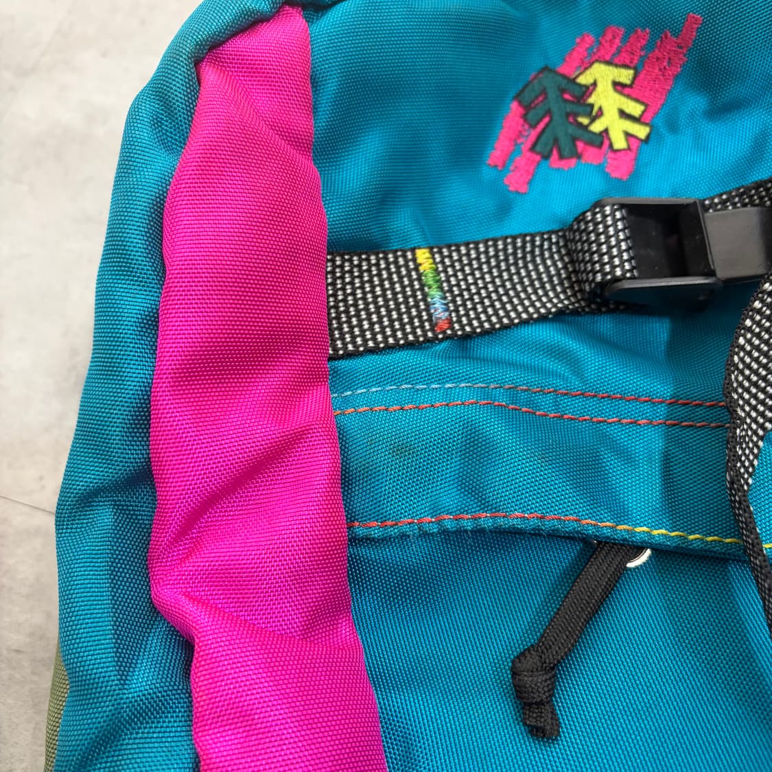 OS 코오롱스포츠 90s 올드스쿨 멀티컬러 아웃도어 백팩 상품이미지3