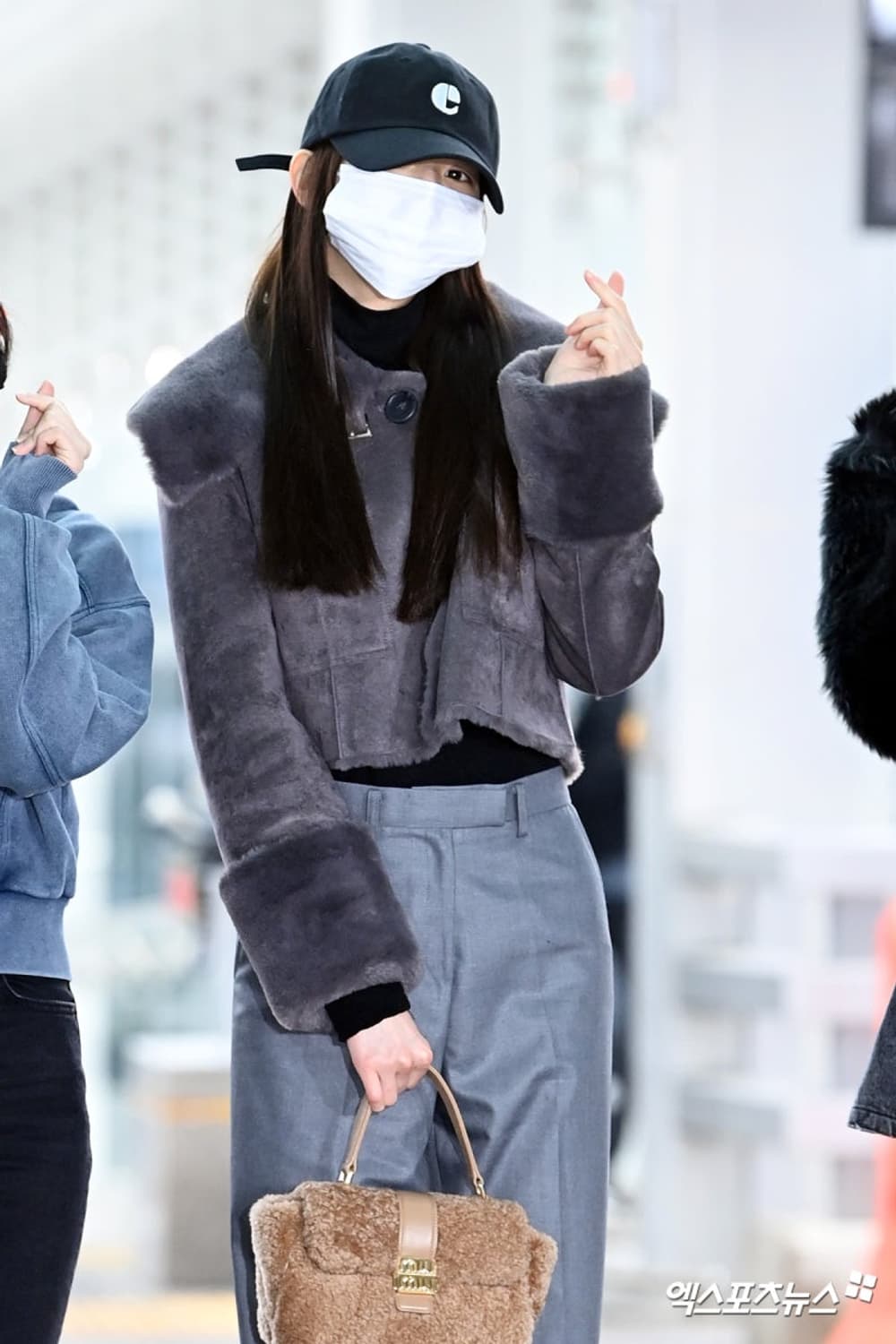 낫유어로즈 리버시블 세일러 무스탕 블랙 아이브 장원영 착용 상품이미지7