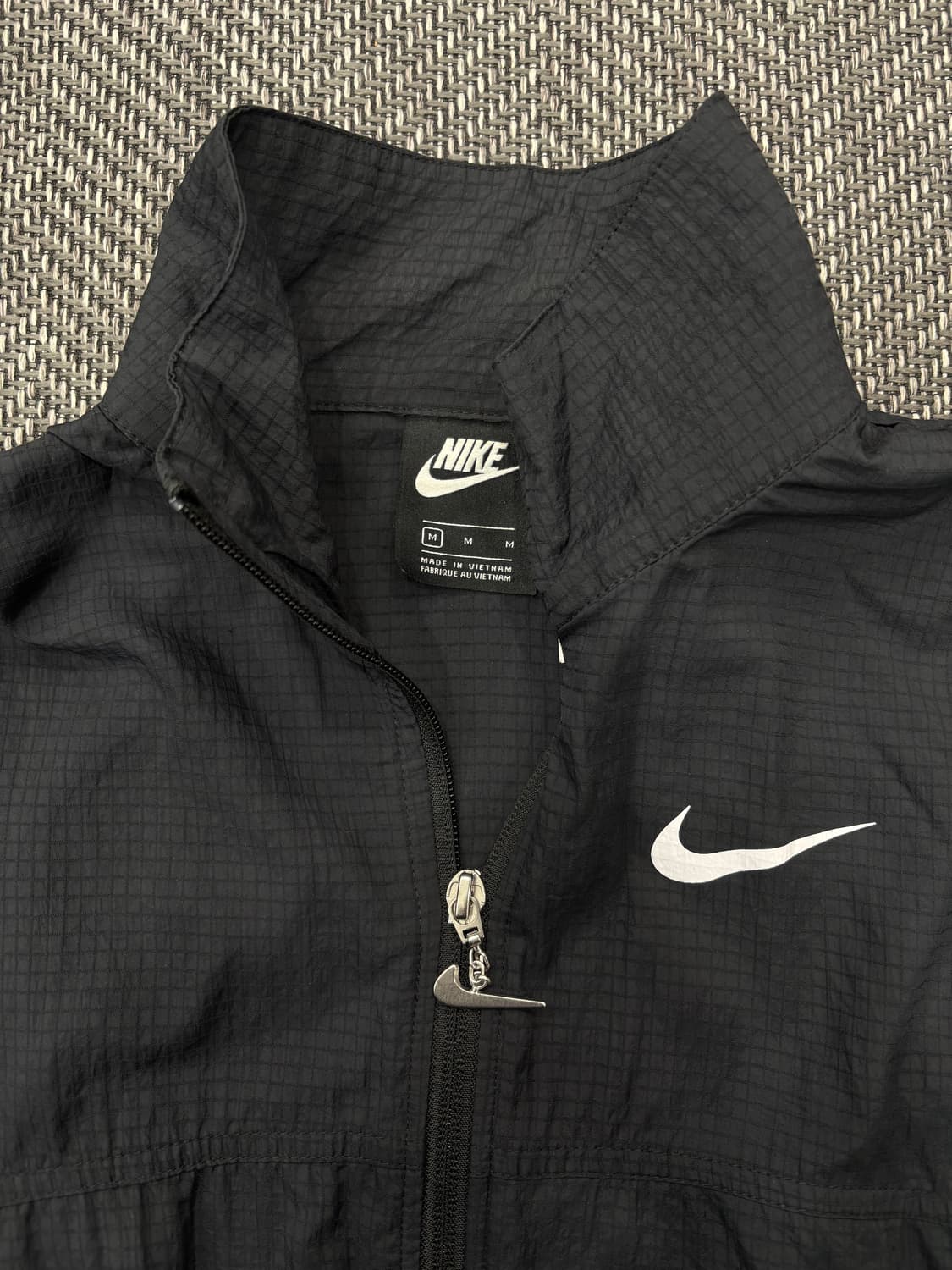 나이키 크롭 바람막이 블랙 상품이미지3