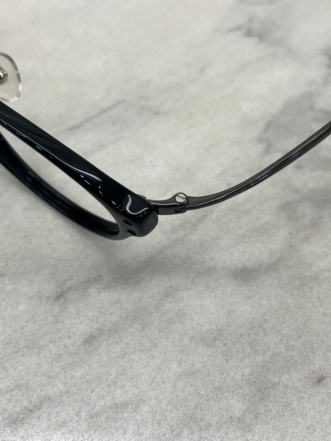 앤서니 브라운 Anthony Brown 블랙 메탈렉 오벌 뿔테 안경 상품이미지2