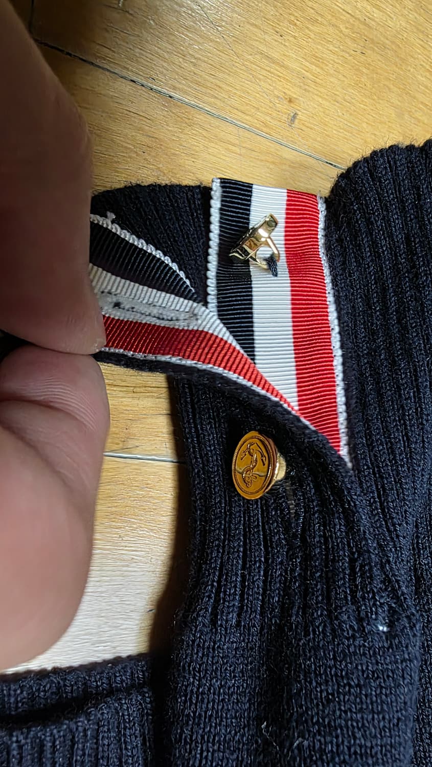 [2,새상품급]톰브라운 밀라노스티치 금장 니트 상품이미지4