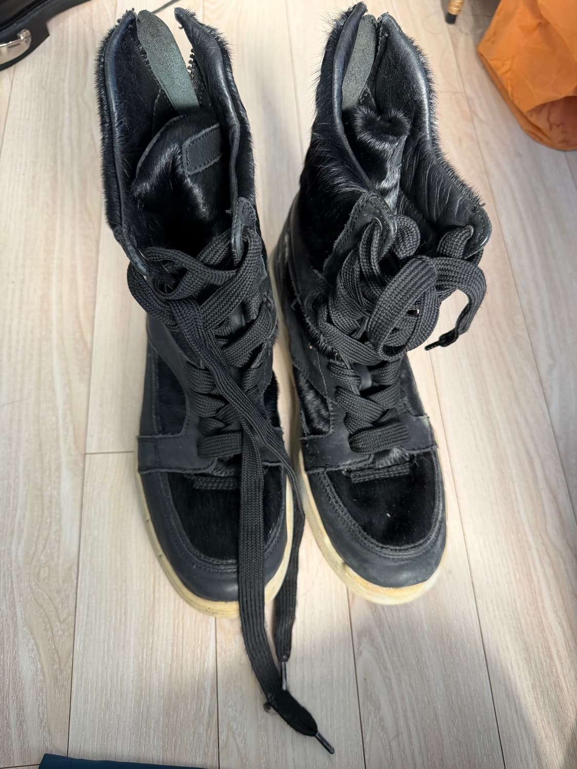 블랙 송치 레더 레이스업부츠 상품이미지1