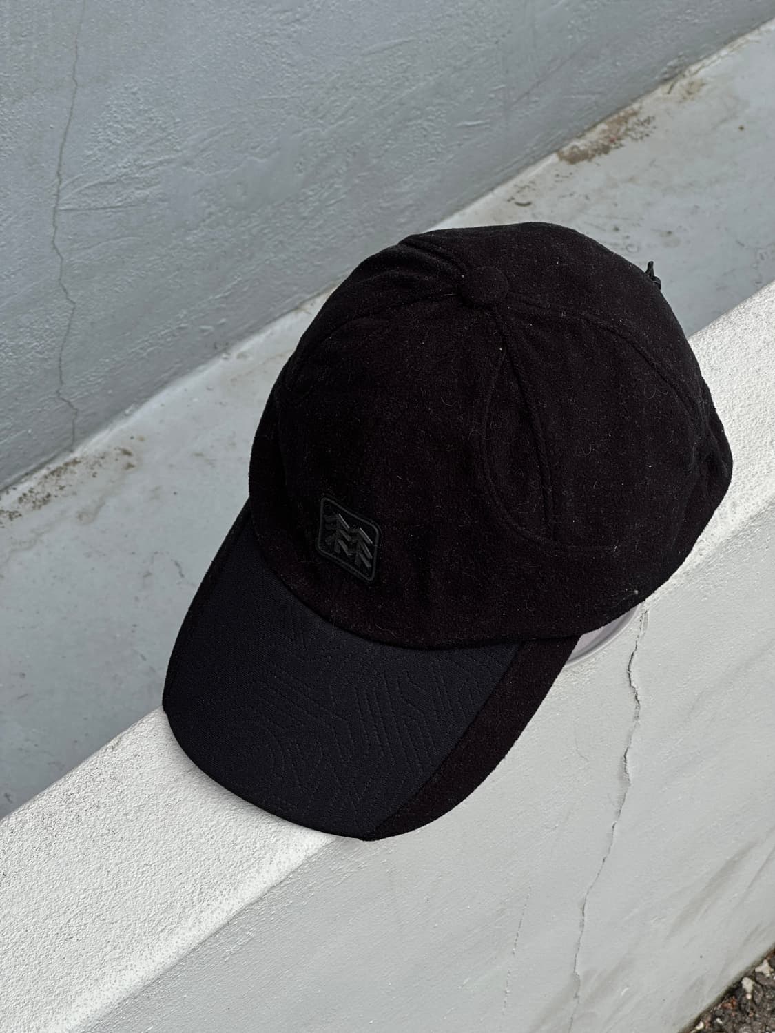 [F] 코오롱스포츠 로고 블랙 플리스 볼캡 모자 트루퍼 디테일 상품이미지2