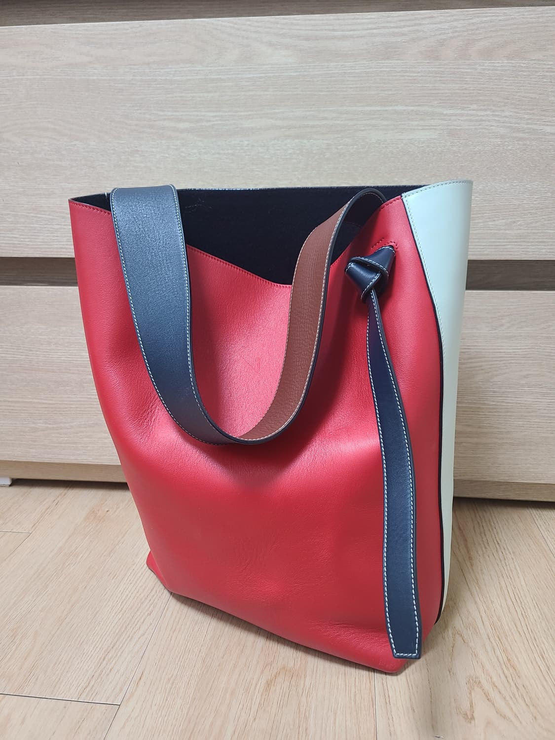 셀린느 트위스트 카바스 스몰 사이즈 상품이미지3