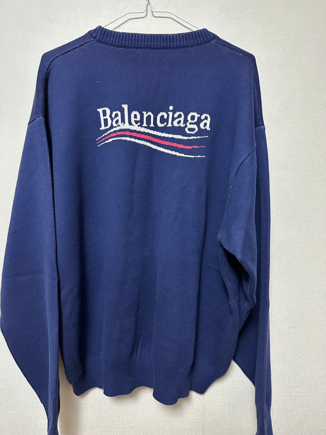 (새상품급!!) 22FW 발렌시아가 네이비 웨이브 로고 니트 L 상품이미지2