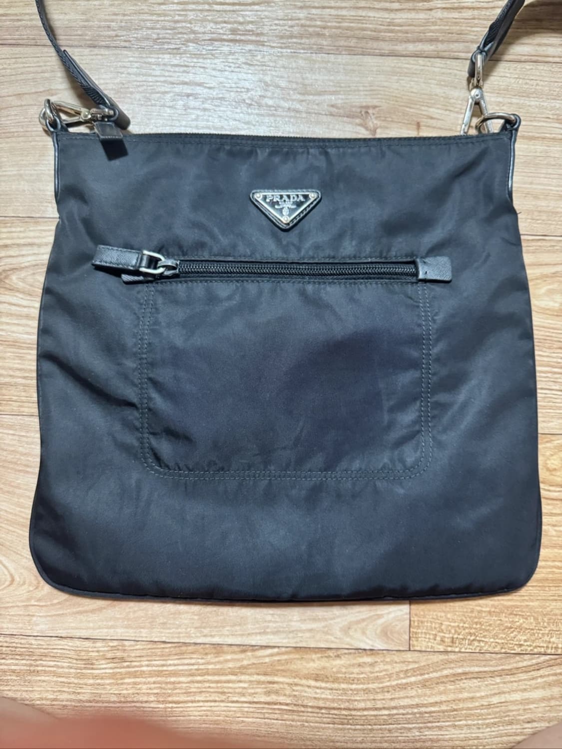 프라다 블랙 크로스백 상품이미지2