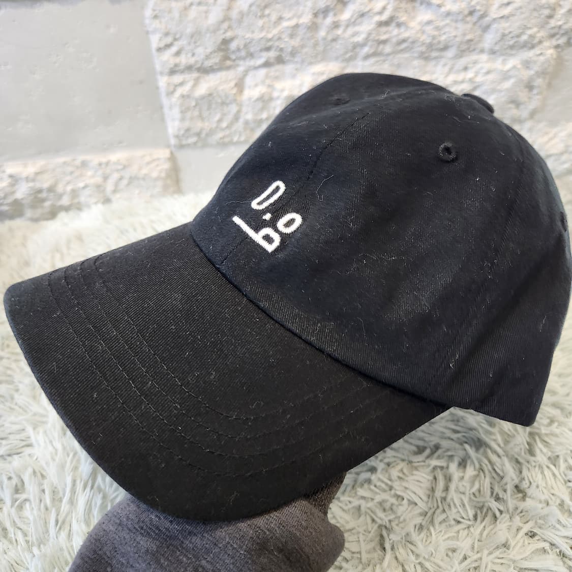 OUT OF BOUNDS 미니멀 자수 블랙 볼캡 상품이미지3