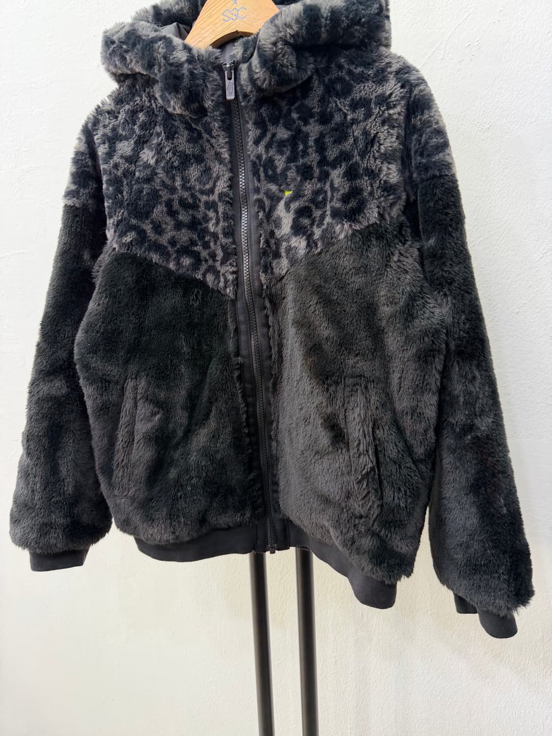 정품) 나이키 여성 레오파드 퍼 후리스자켓 M 상품이미지3