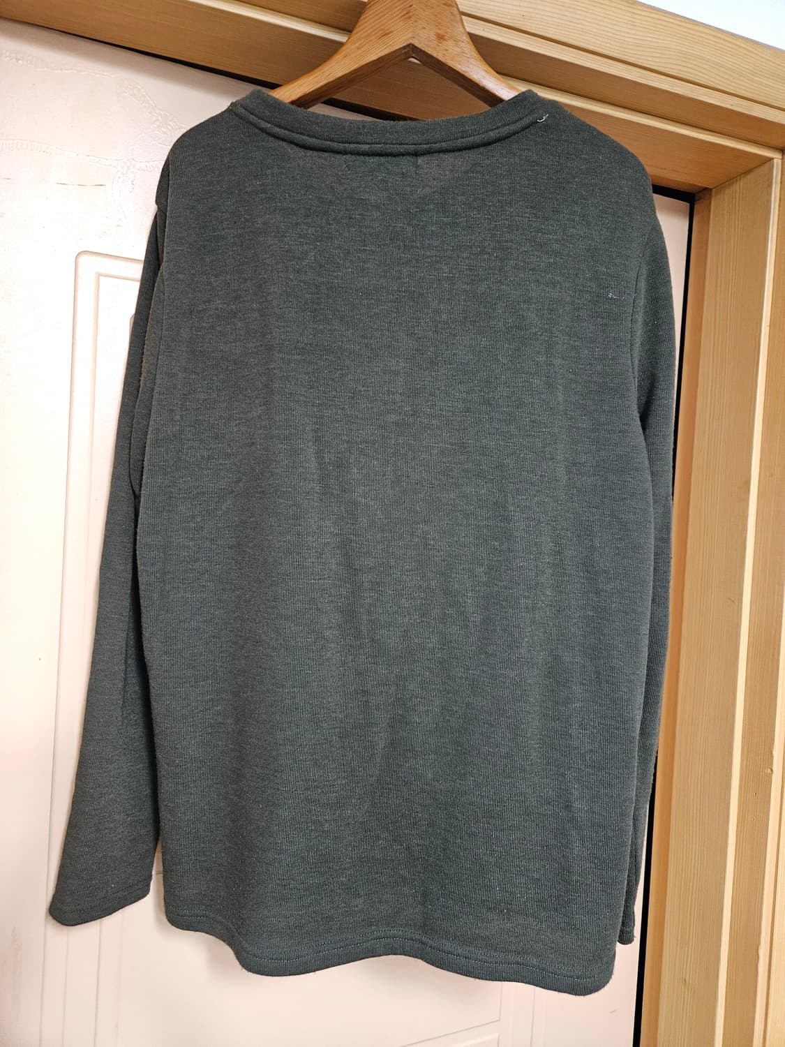 viyella 밀리터리 느낌 올리브 니트 상품이미지2