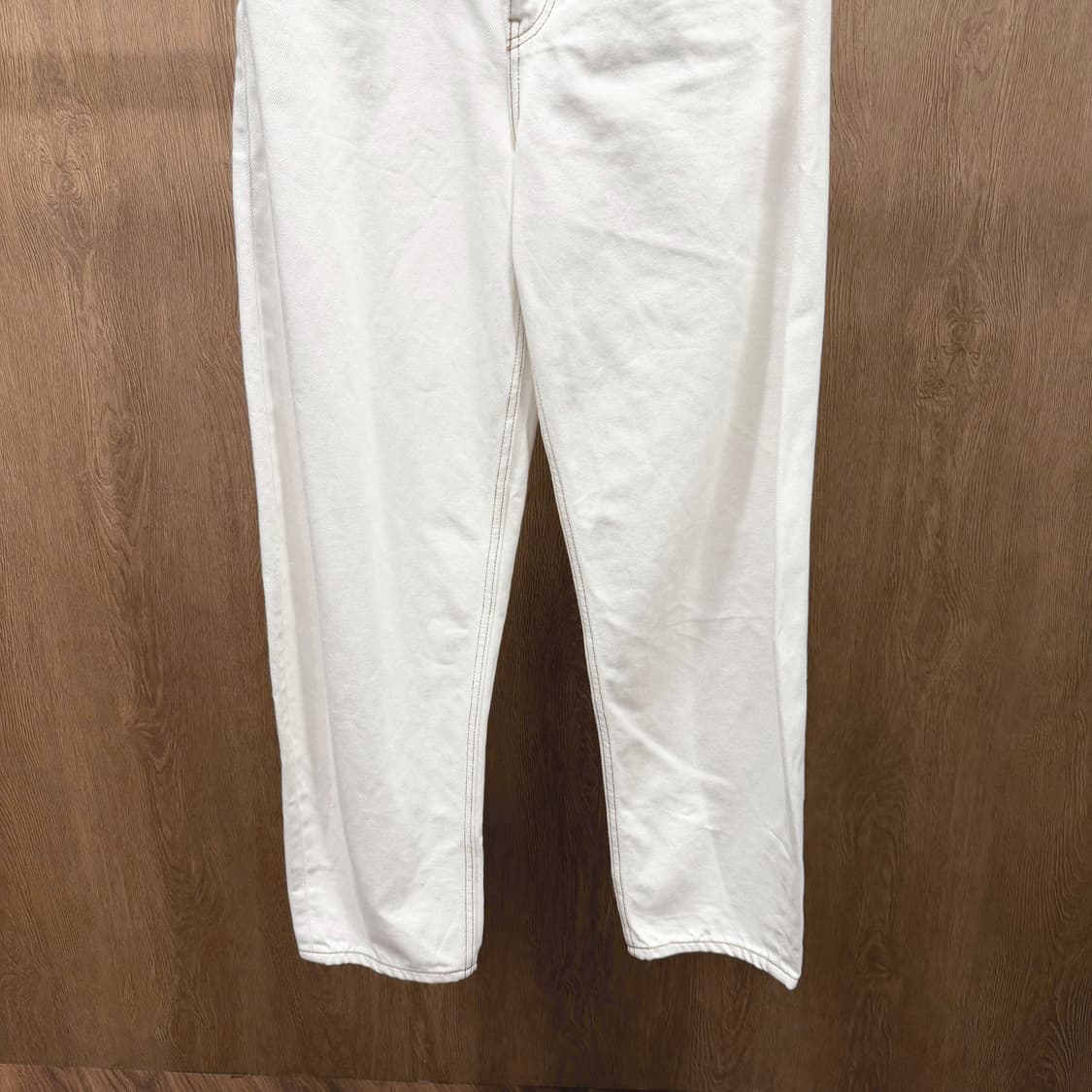 가니 데님 팬츠 백 포켓 로고 라벨 옐로우 스티치 포인트 디테일 화이트 상품이미지5