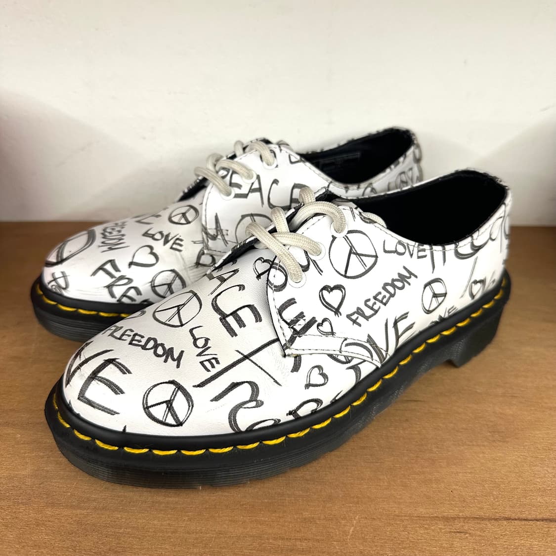 닥터마틴 1461 ‘러브&피스&프리덤’ 상품이미지1