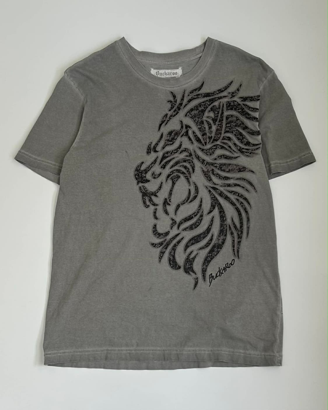 [L] 버커루 Y2K 트라이벌 라이언 올드스쿨 반팔 티셔츠 상품이미지1