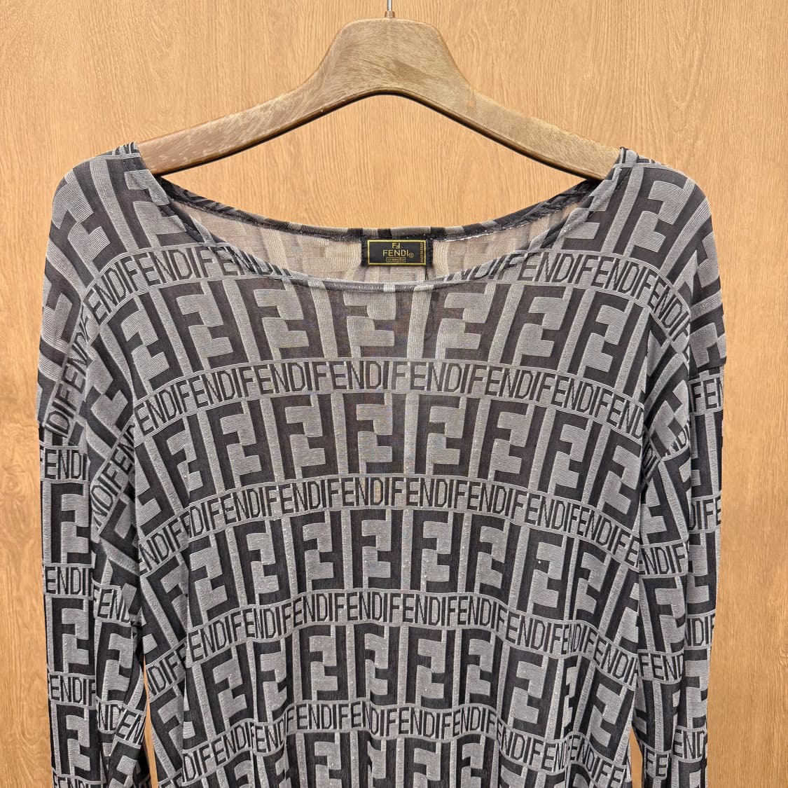 펜디 FF로고 패턴 긴팔 티셔츠 모노 그램 슬림핏 그레이 블랙 상품이미지4