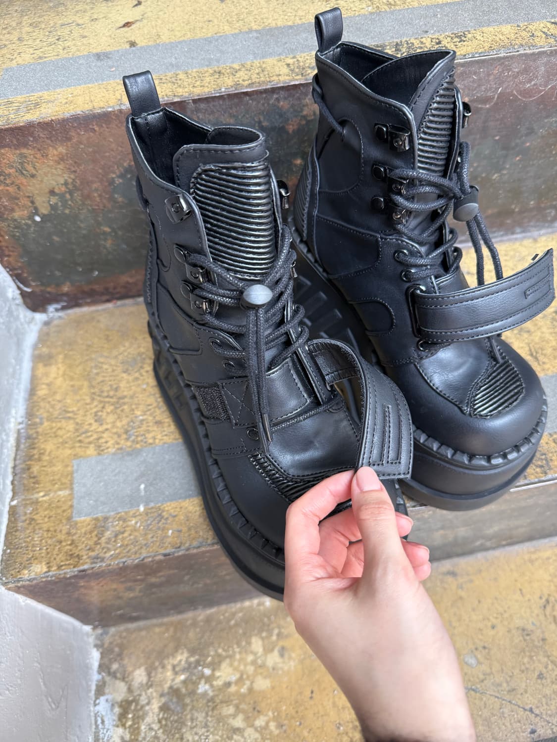 데모니아 스톰프 13 워커 상품이미지5