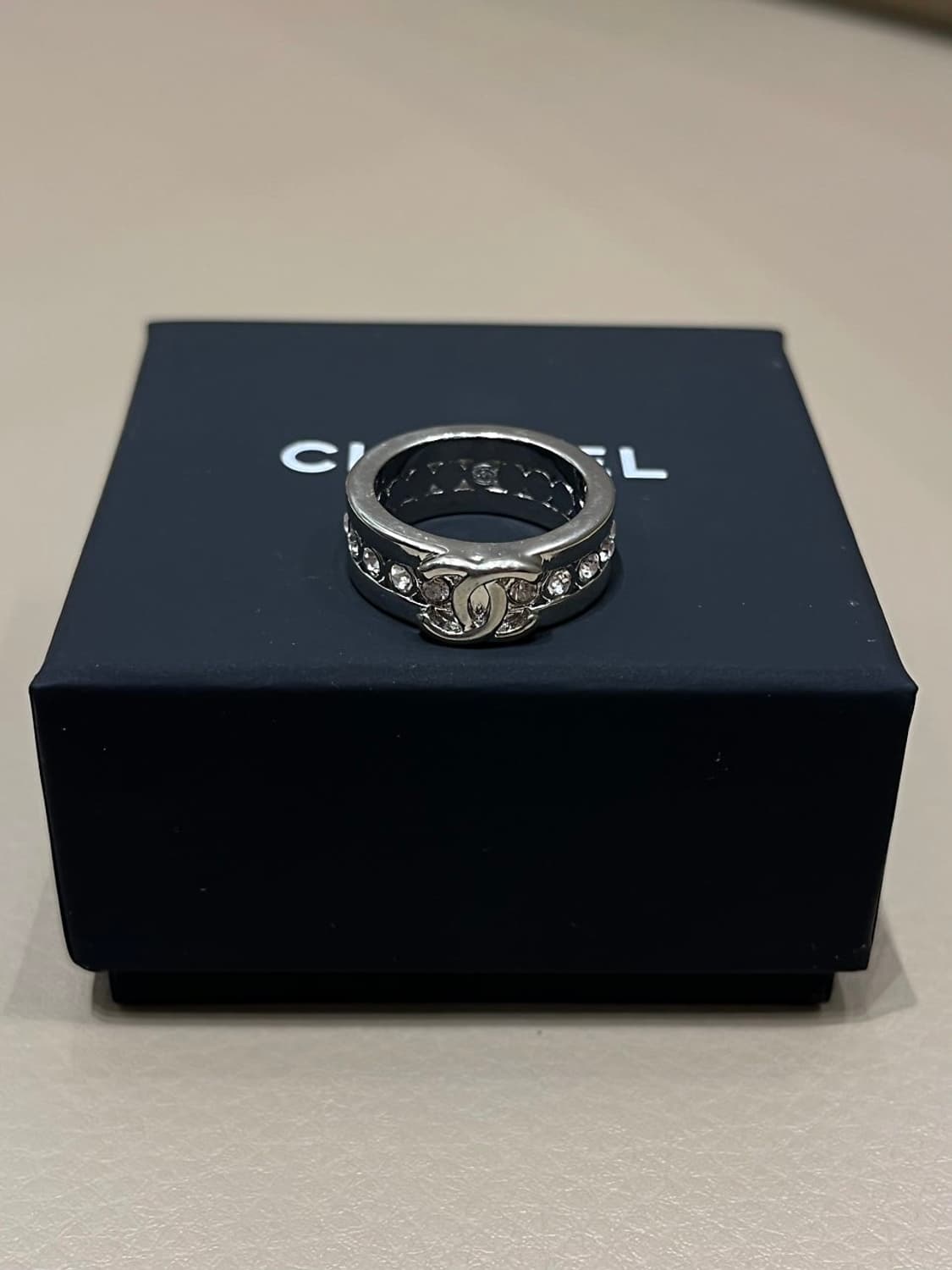 샤넬 정품 업사이클링 CC 크리스탈 실버 반지 링 ​ 상품이미지1