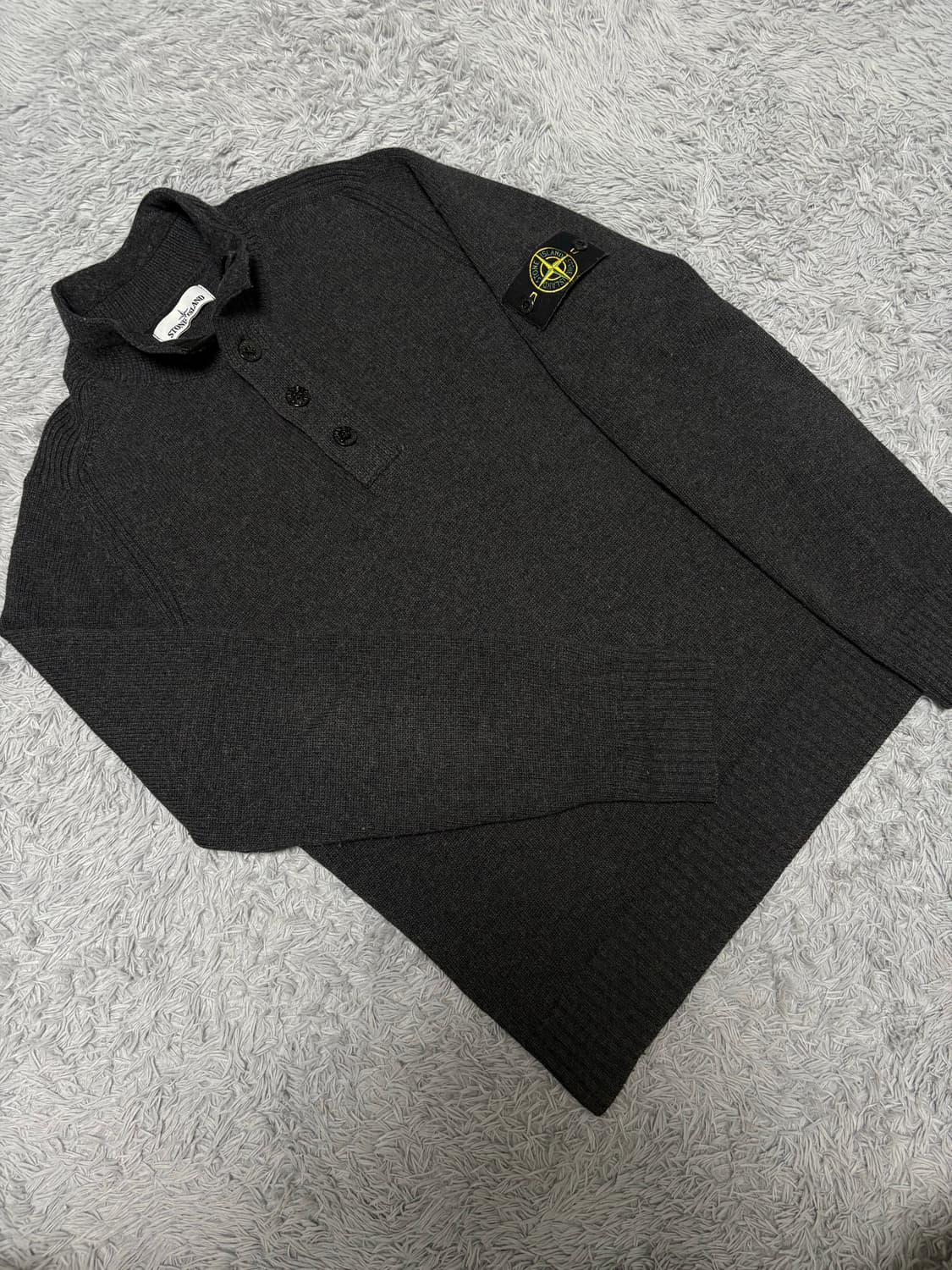 [새상품급] 스톤아일랜드 니트 반집업 상품이미지1