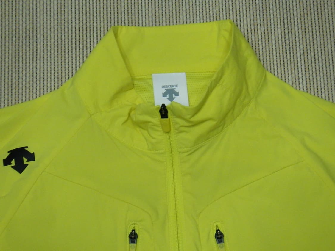 (90size) 데상트 여성 초경량 러닝 바람막이 자켓 상품이미지4