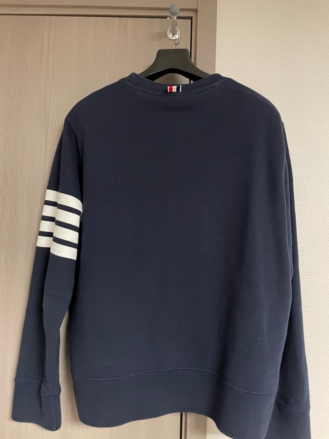 톰브라운 네이비 사선 맨투맨 4사이즈 상품이미지2