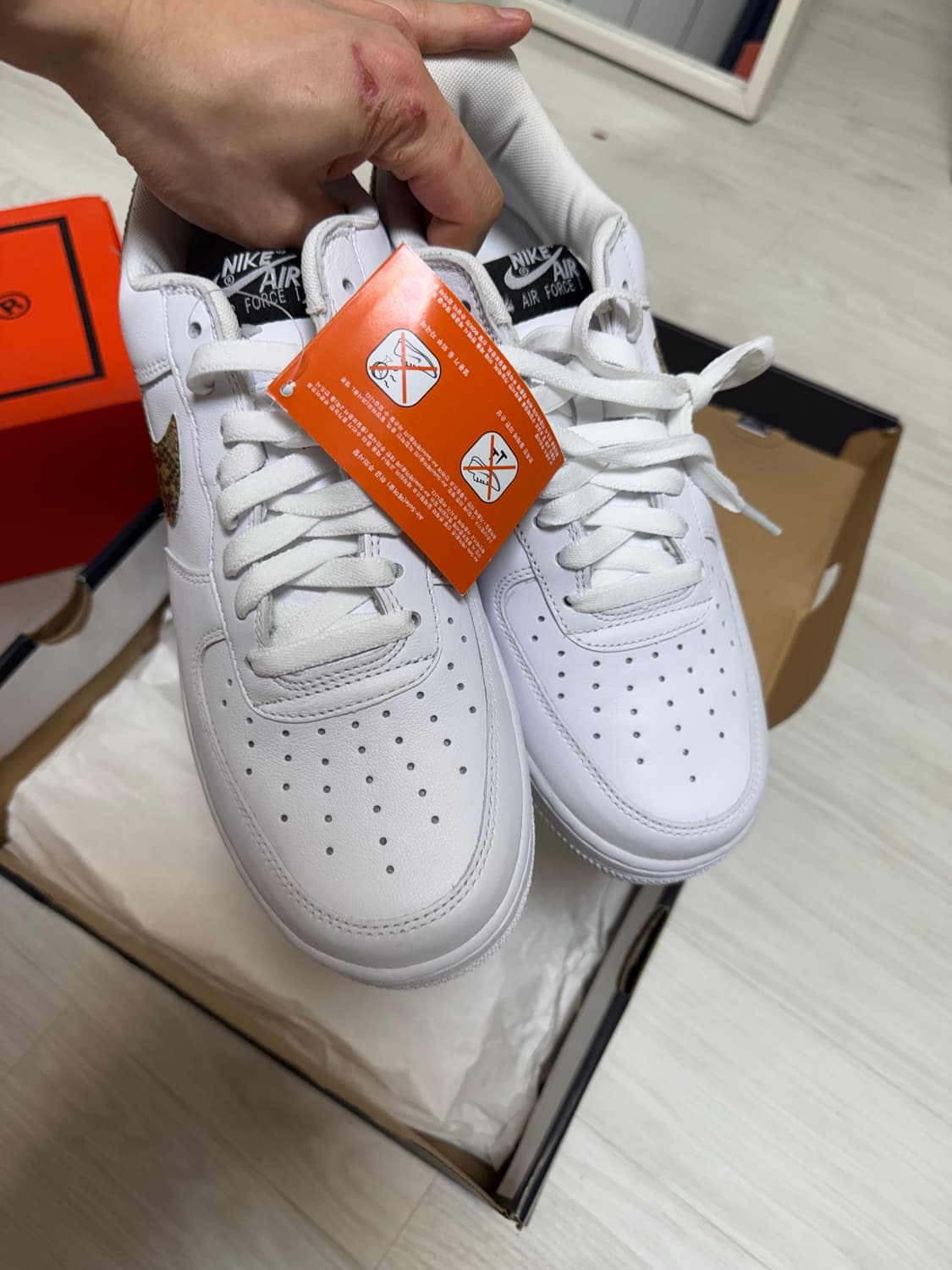  나이키 에어포스1 스네이크 스우시 PRM QS 285 상품이미지3