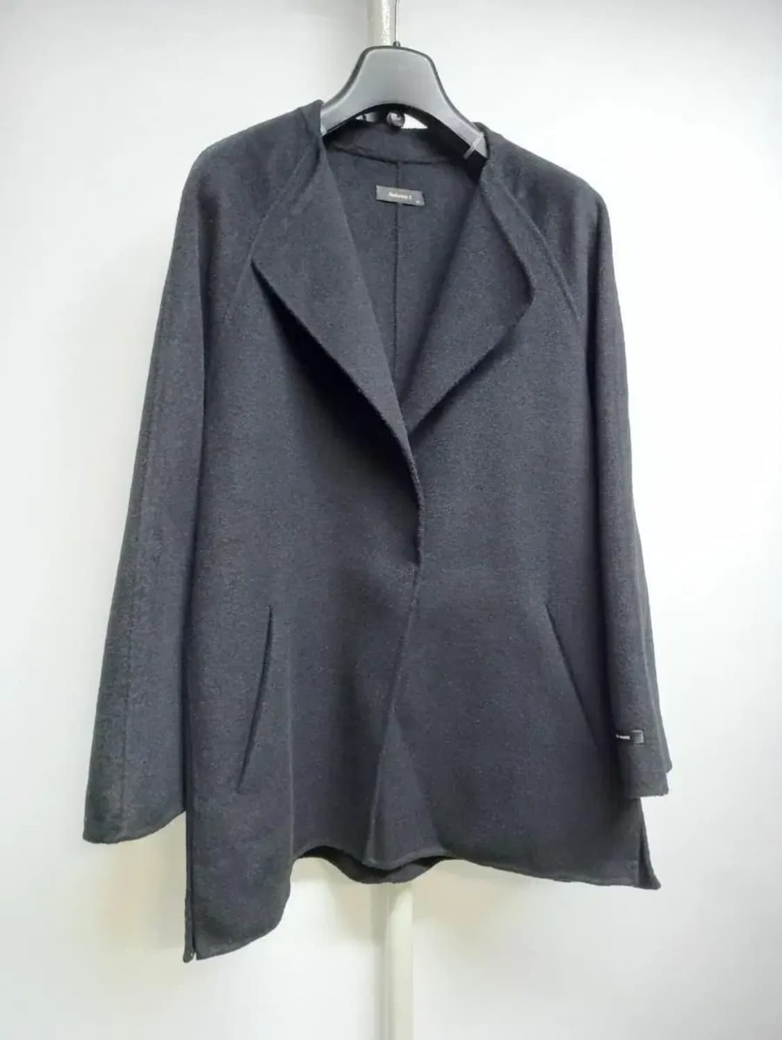 아니베에프 핸드메이드 블랙 하프코트 66.77 상품이미지3