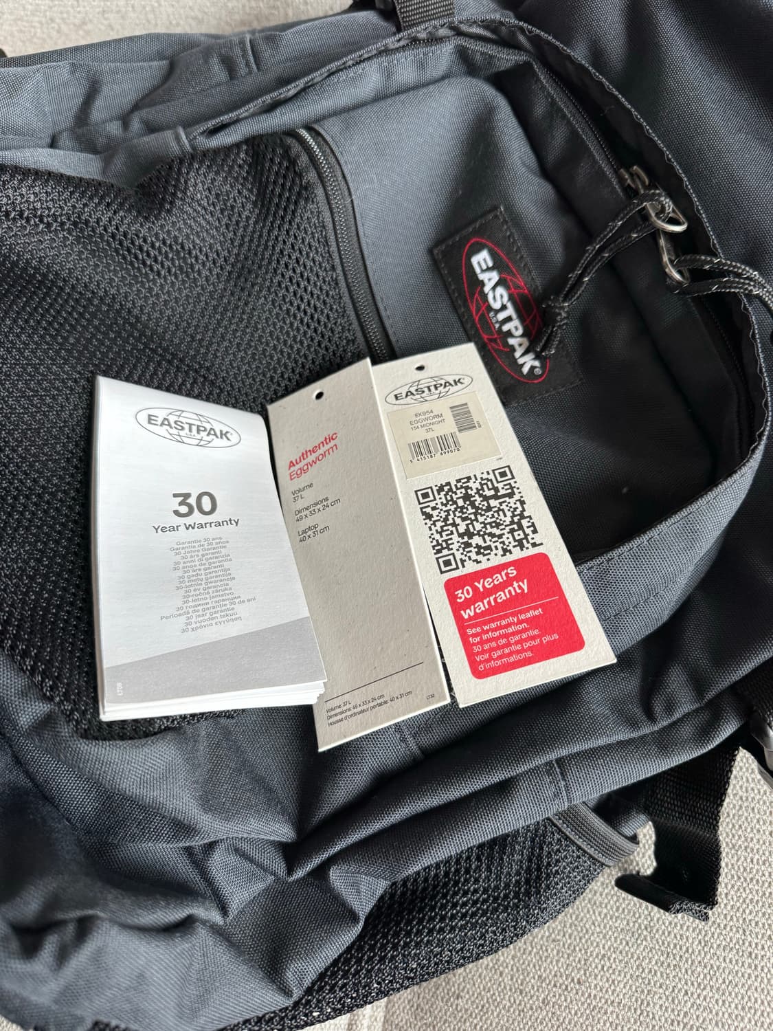 [EASTPAK]이스트팩 에그웜_미드나잇 컬러 37L 상품이미지5