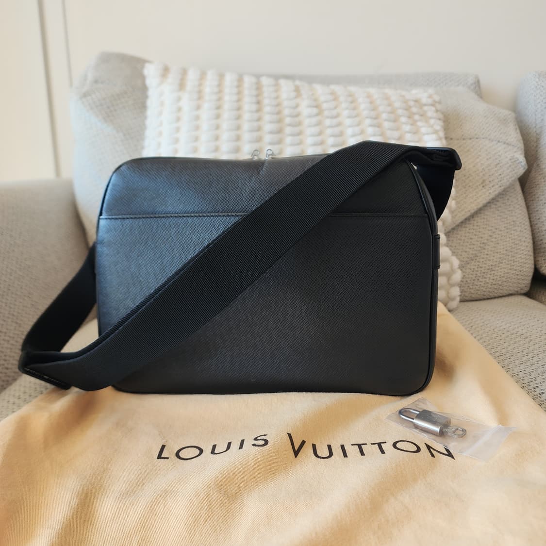 상태최상 루이비통 타이가 리포터 PM 크로스백 숄더백 알드워즈 블랙 상품이미지1