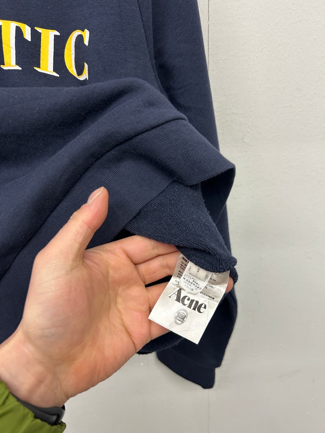 아크네 로맨틱 프린트 크롭 스웻셔츠 상품이미지4