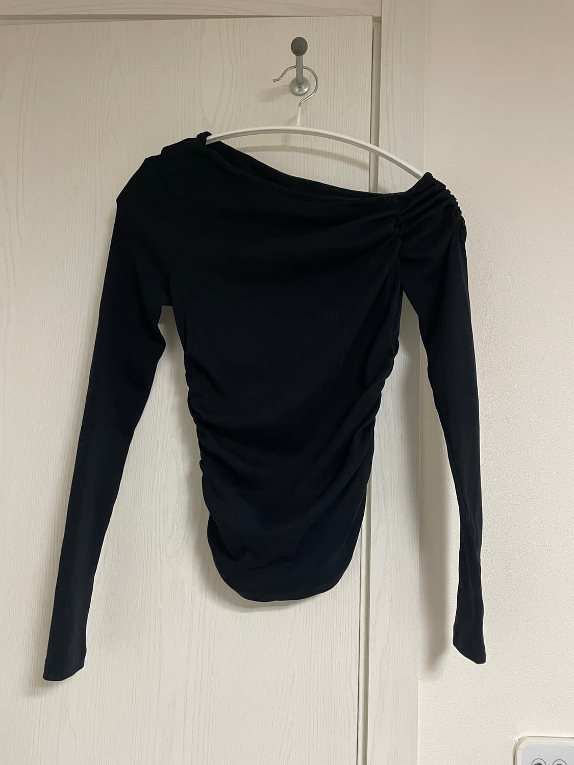 자라 옆셔링 오프숄더 티셔츠 상품이미지1