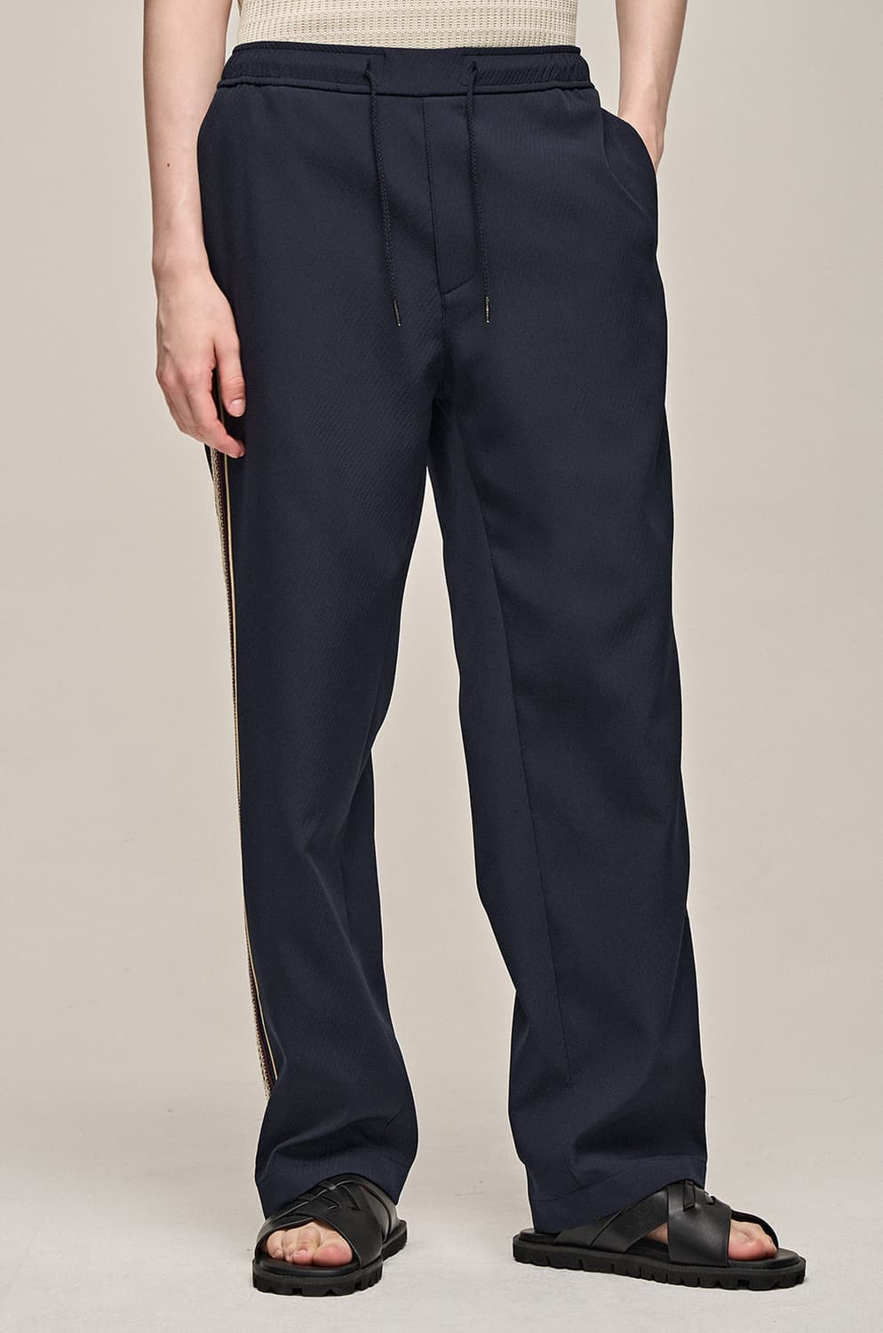 [정품] 타임옴므 23ss 남성 사이드 자수 트랙 슬랙스 82 size 상품이미지8