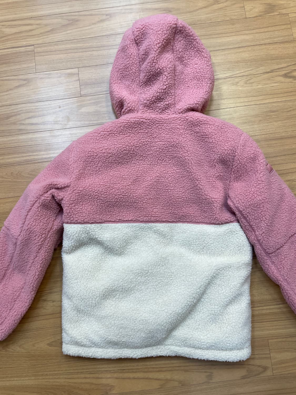 K2 키즈 숏패딩 90사이즈 판매합니다. 핑크색과 흰색 투톤으로 귀여운  상품이미지2