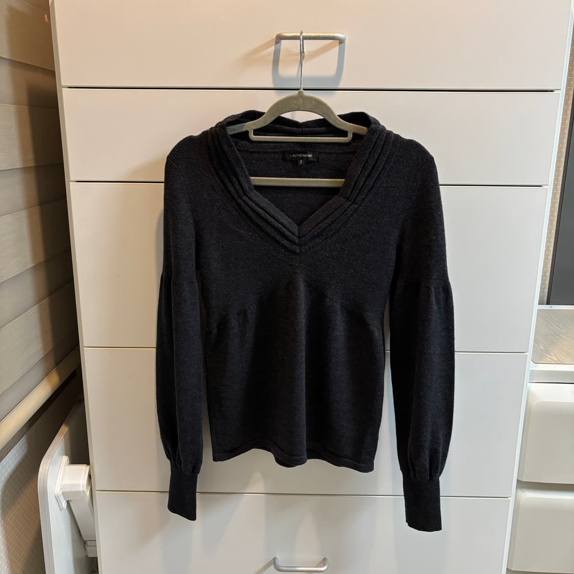 LAUTREAMONT 양모 100% 그레이 브이넥니트 상품이미지1