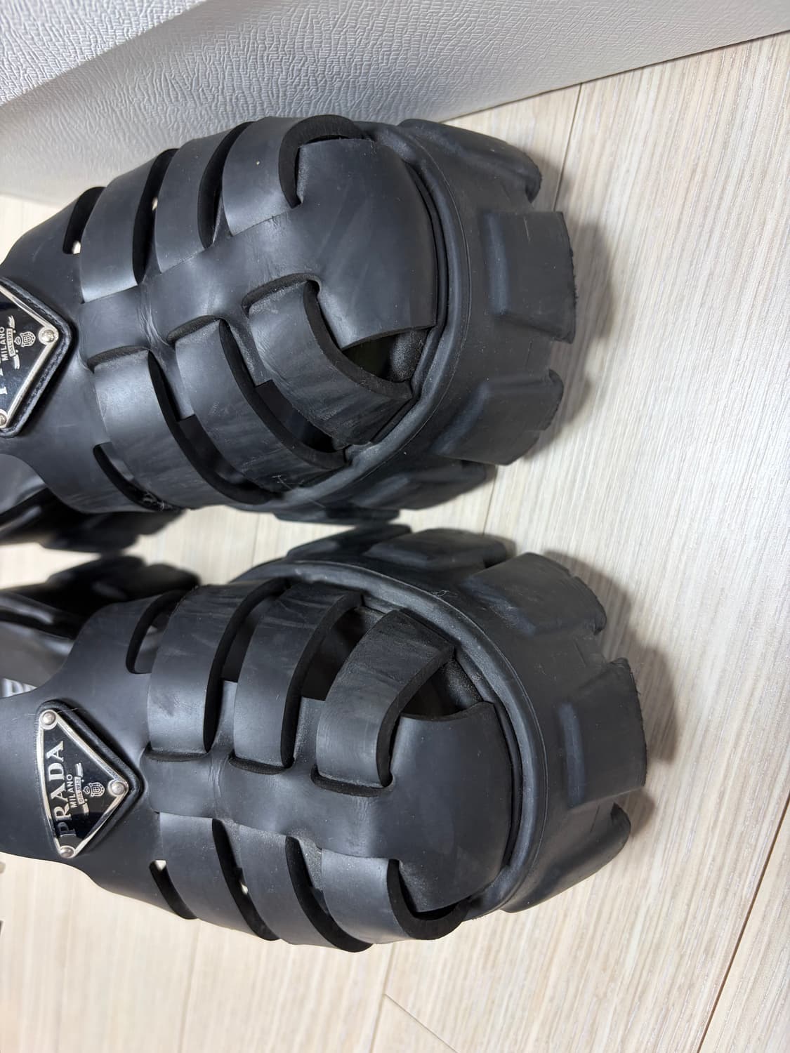 프라다 러버 샌들 250 상품이미지4