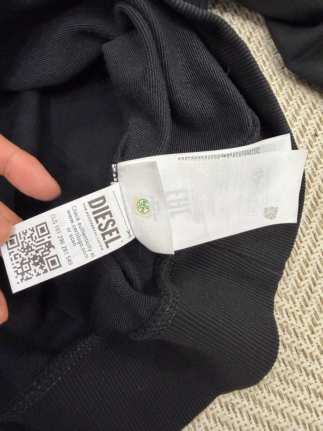 정품) 디젤 남성 블랙 D로고 루즈핏 맨투맨 M 상품이미지6